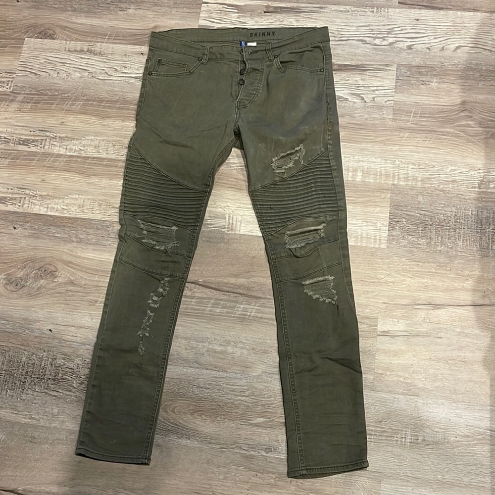 Divided Skinny Jeans
